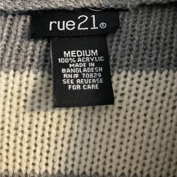 MISSES RUE 21 GRAY AND WHITE LONG SLEEVE CARDIGAN SIZE MEDIUM Nice condition - Picture 2 of 9